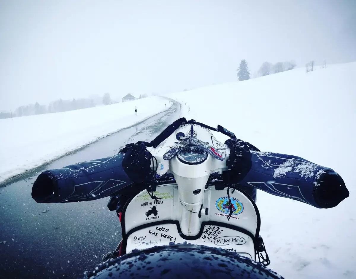 Markus Mayer Vespa Cockpit Winter Road Elefantentreffen 2015