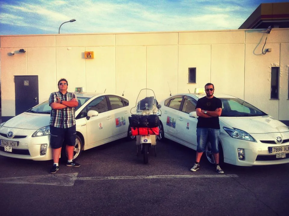Oscar and Davit from Cuatro Acentos Escúter Club Zaragoza with Madalina after rescuing Markus André Mayer in Los Monegros desert 2014