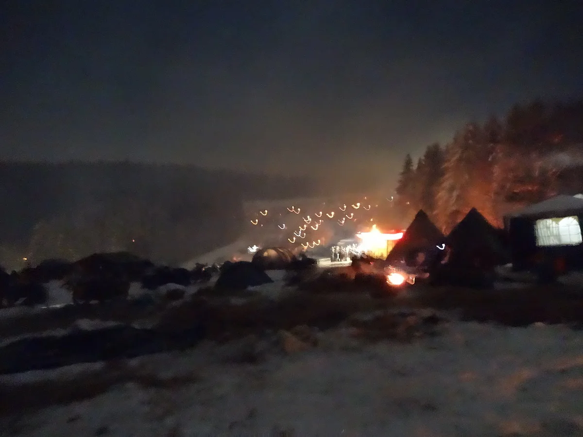 Elefantentreffen Solla 2015 campfire night with sparks over snow camp