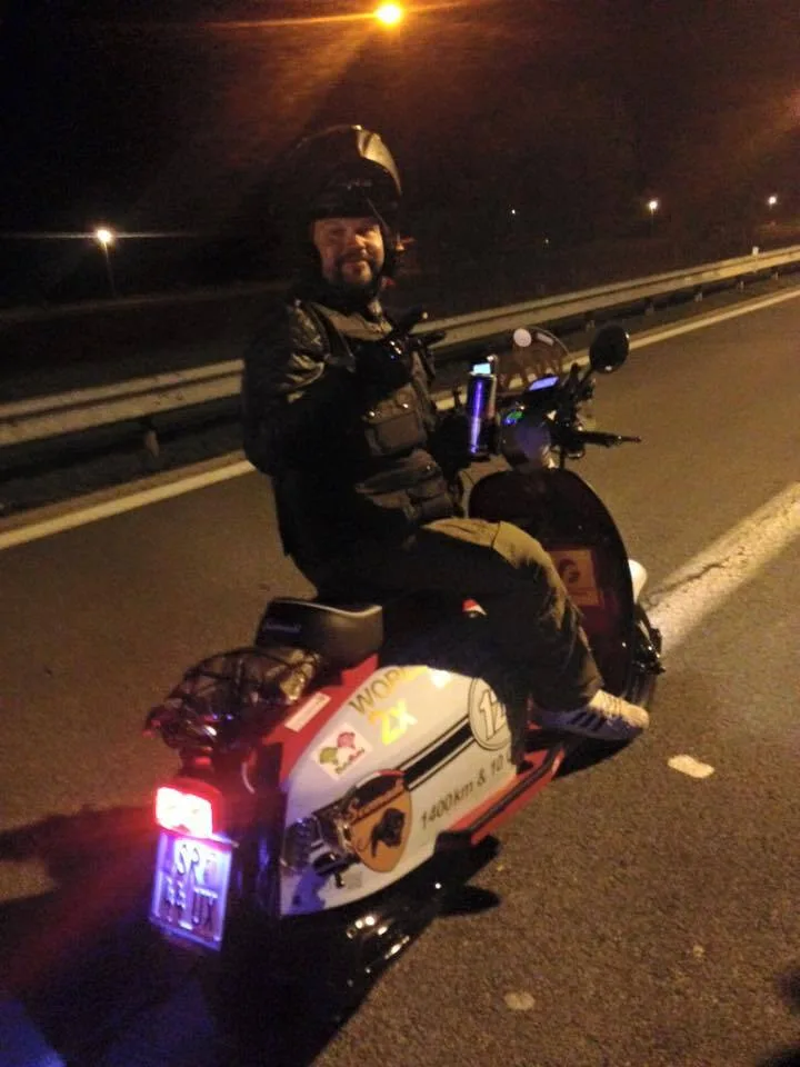 Markus André Mayer on Susi the Scomadi TL125 during double world record ride 2015