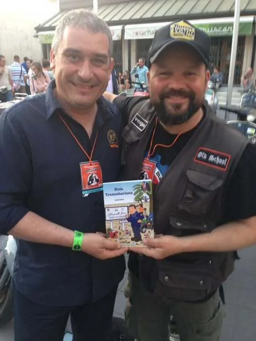 Markus Mayer and Sergio Durán at Vespazahar Castellón 2016 with book Ruta Transahariana