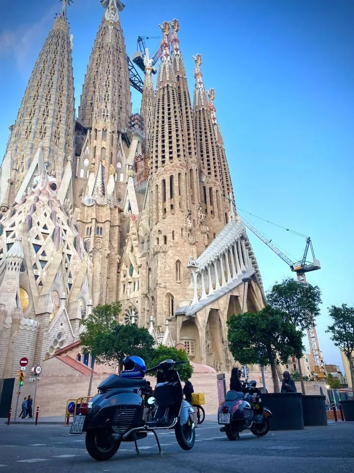 Valentina 1967 Vespa GS150 parked in front of Sagrada Família Barcelona at dusk — return from Vuelta Balearica micro adventure May 2026