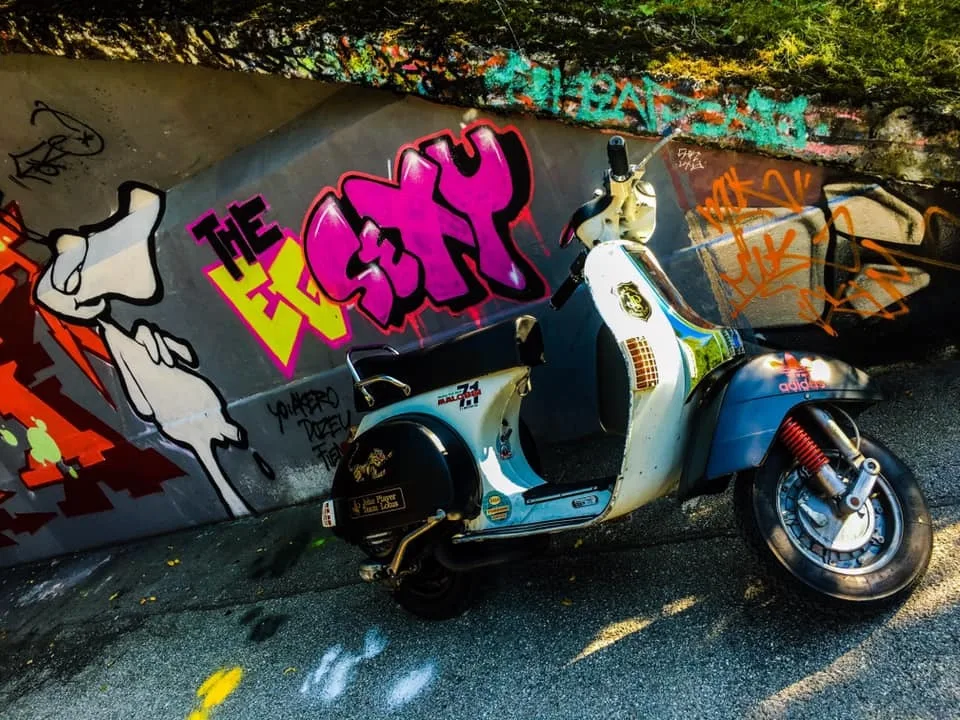 Custom Vespa in front of graffiti wall Kempten Allgäu — oldschool scooter culture