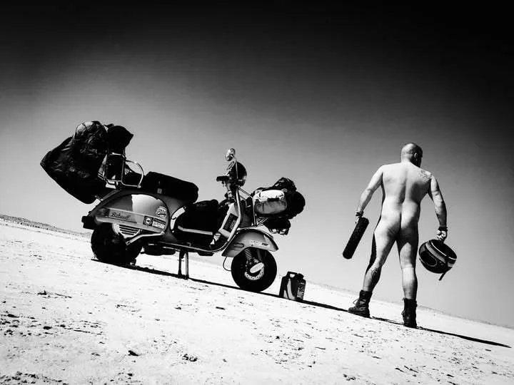 Markus André Mayer naked on Texas salt flats with loaded Vespa Stella 2017 — Coast to Coast USA