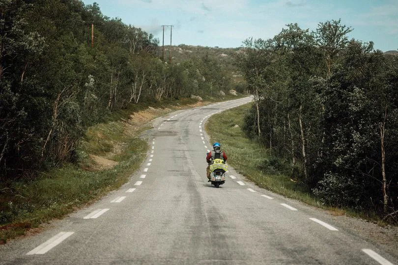 Markus André Mayer on Vespa T5 on the road to Grense Jakobselv Norway — Penistour 2023