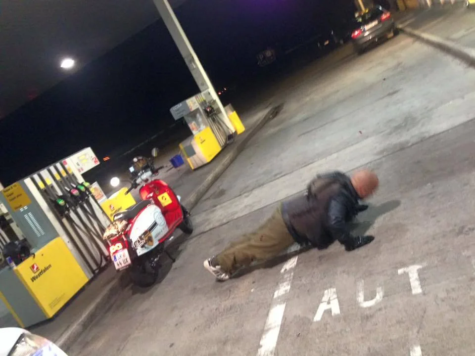 Markus André Mayer doing pushups at petrol station during Scomadi world record ride 2015