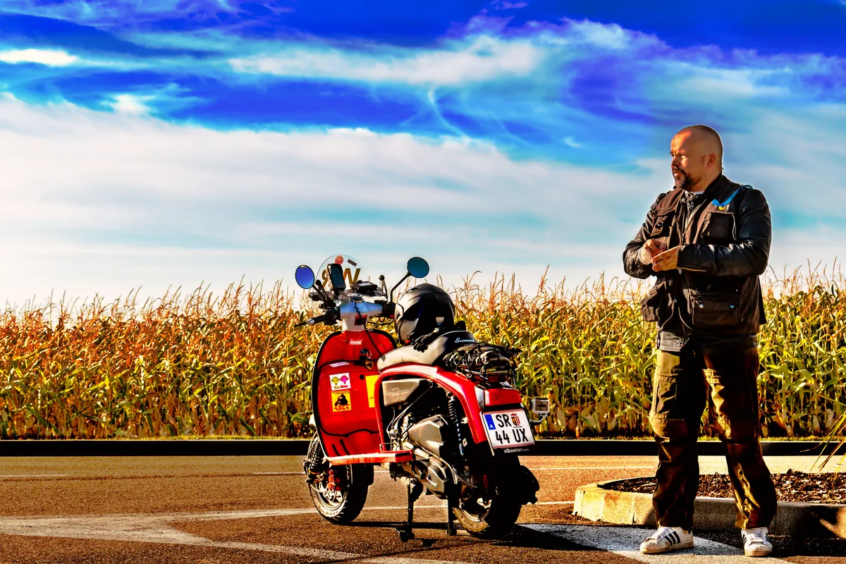 Markus André Mayer with Susi the Scomadi TL125 before the world record attempt, Austria 2015