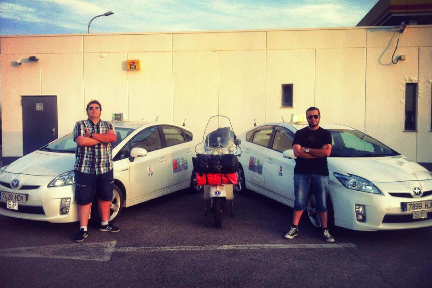 2 Taxi driving heroes and a vespa