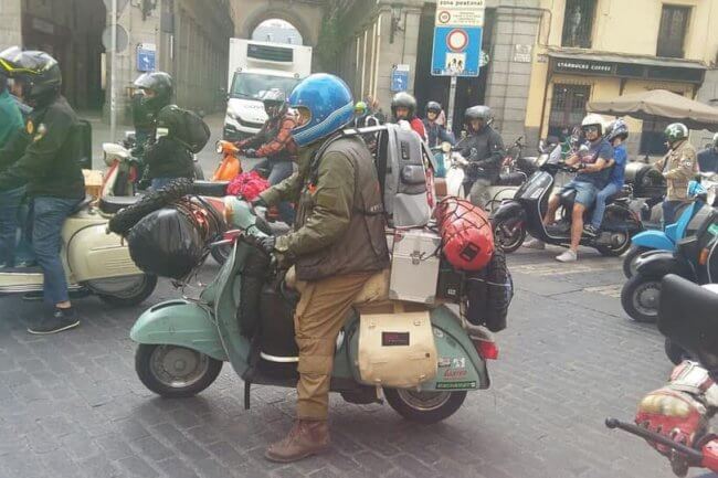 Fully packed scooterist